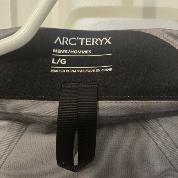 Men's Arcteryx lightweight rain coat size L - Picture 2 of 3